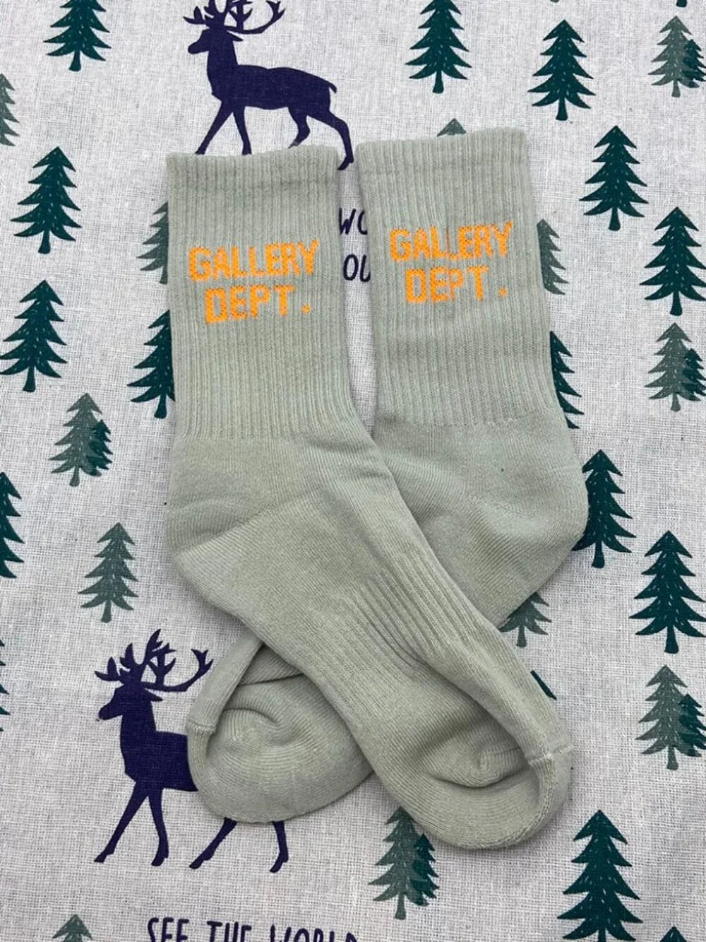 Gallery Dept Orange Logo Print Green Cotton Sports Socks